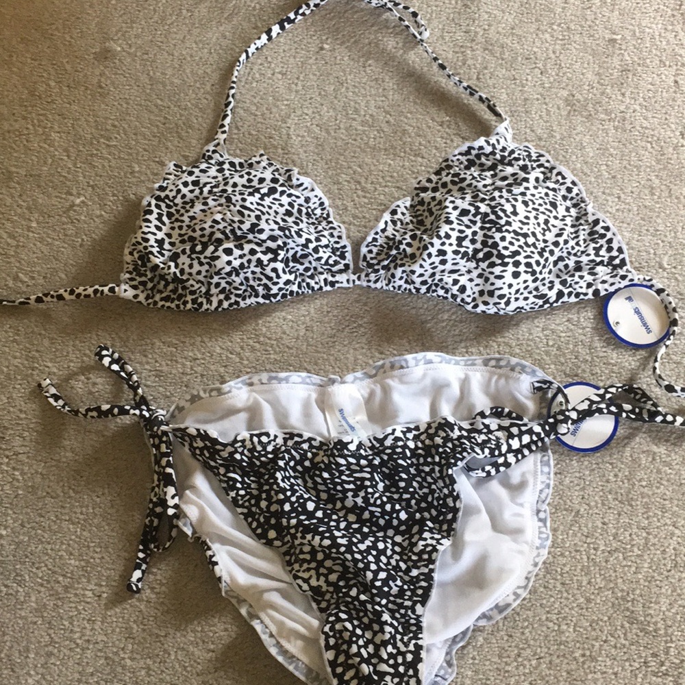 NWT Adorable Bikini Black & White w/Small Ruffles